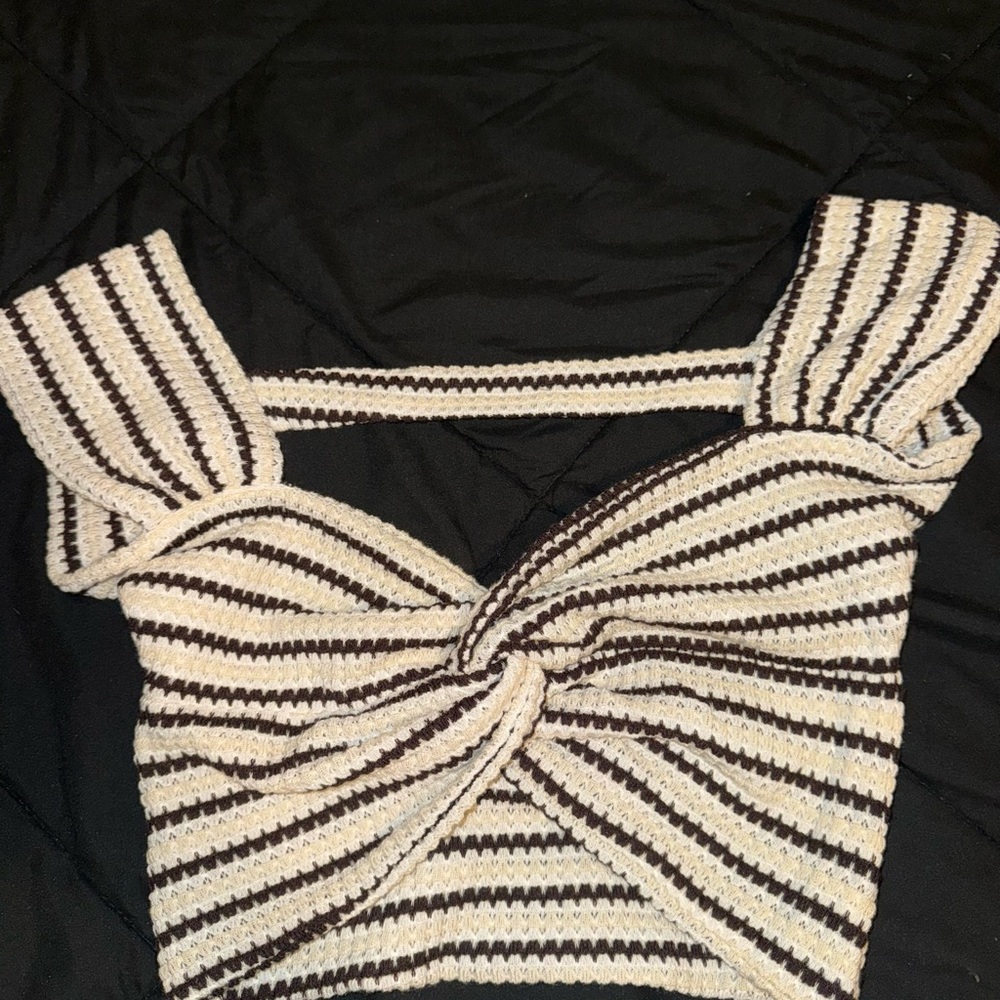 SHEIN Black and Cream Knit Top